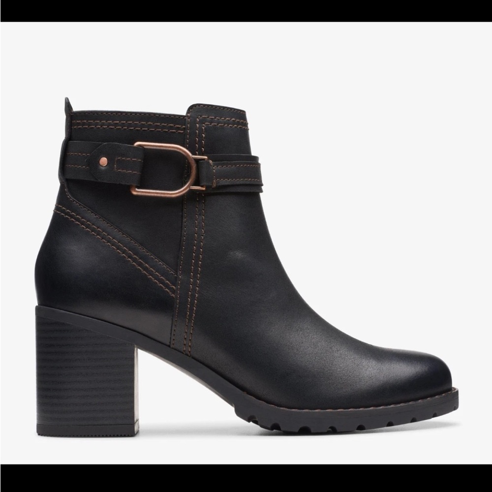Clarks Black Leather Footwear